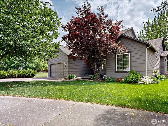 3rd image of 48 Parkwood Circle