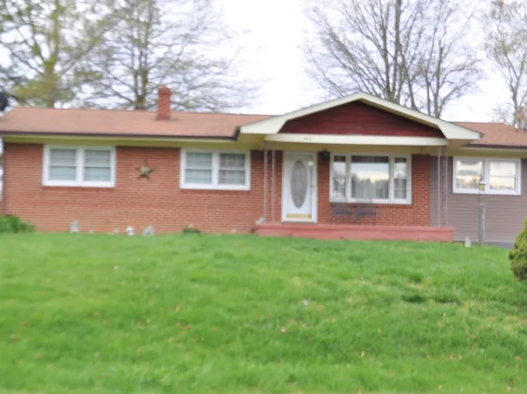 413 Center Ct, Covington, VA 24426