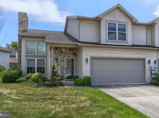 16 Edgewater Dr, Middletown, PA 17057