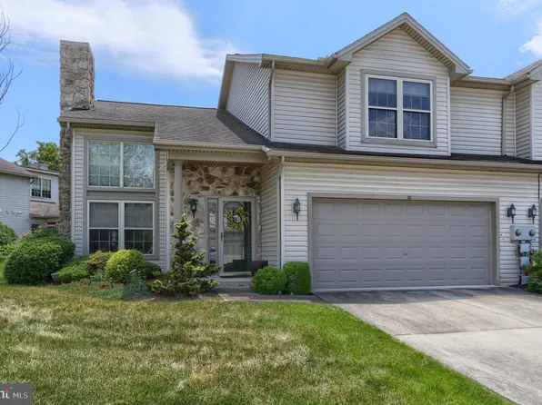 16 Edgewater Dr, Middletown, PA 17057