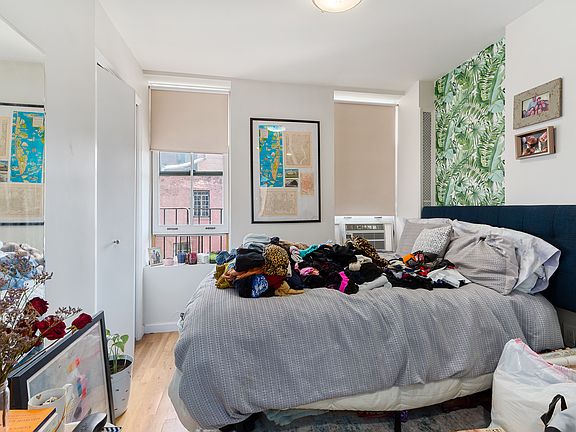 5th image of 91 Christopher St APT 18