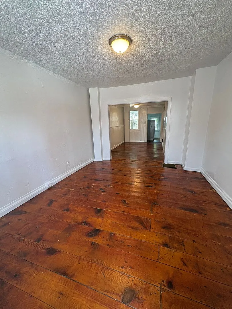 2 Bedroom House, Yard, Off-Street Parking-York City SD — Photo 2