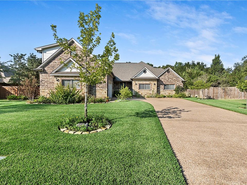 1st image of 2923 Ambrose Dr