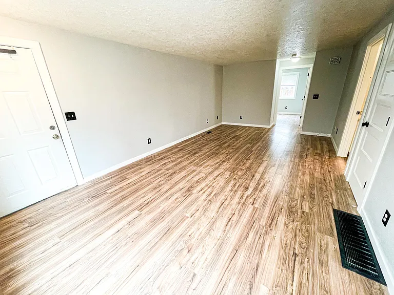 8244 SE Washington St — Photo 5