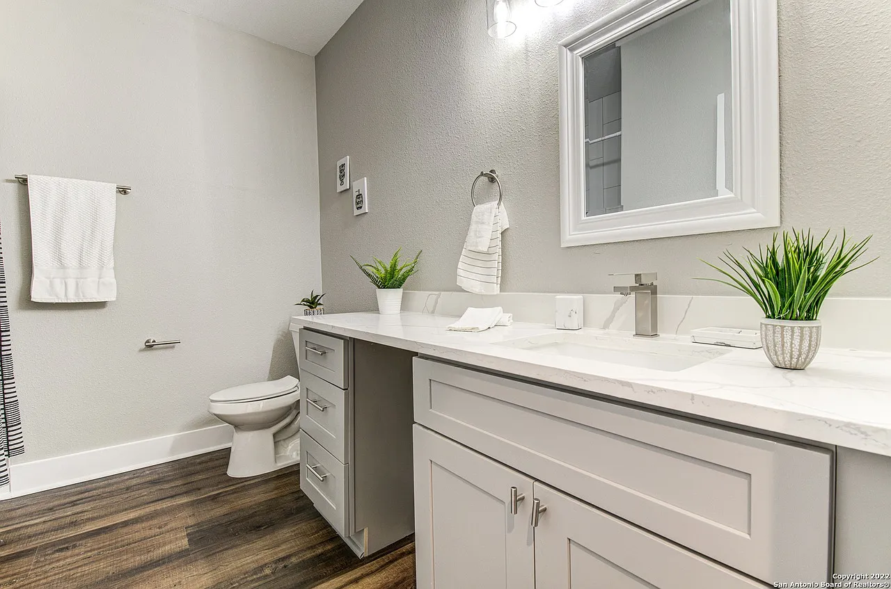 7 bed, 2500 sqft, $620 — Photo 4