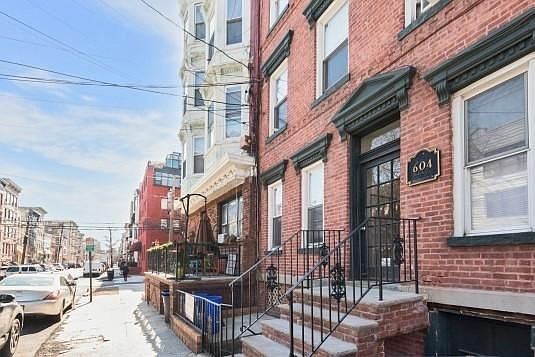2nd image of 601 Jefferson St