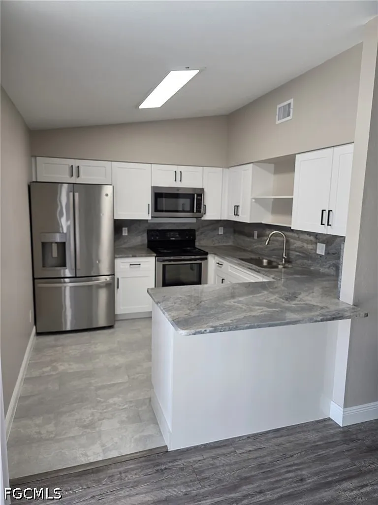 2 bed, 2.0 bath, 1048 sqft, $1,600 — Photo 2