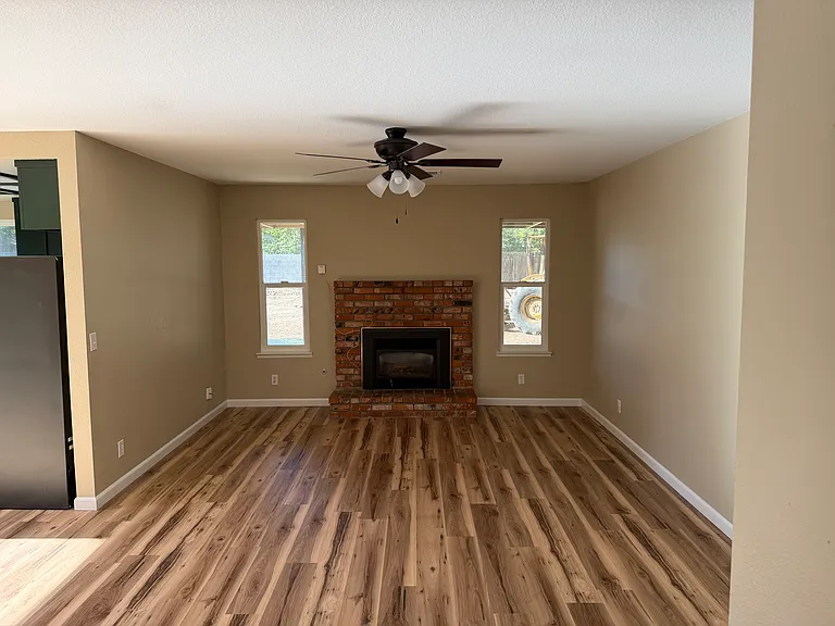 1420 Willow St — Photo 9