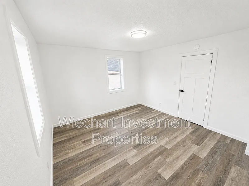 3 bed, 1.0 bath, 1444 sqft, $1,100 — Photo 3