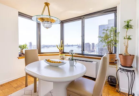 4th image of 415 E 37th St APT 33F