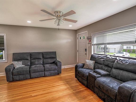 3rd image of 9311 Hoppy Dr