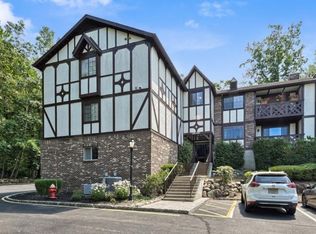 2708 Hemingway Ln, Mahwah, NJ 07430