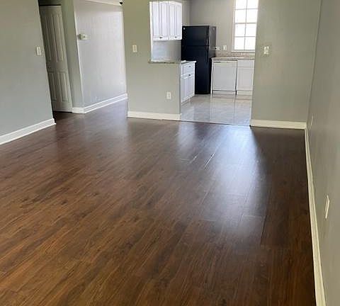 3rd image of 808 Oakgrove Dr APT 280