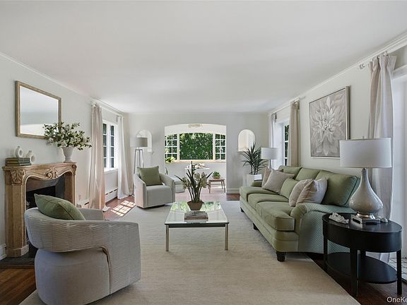 5th image of 449 Pelham Manor Road