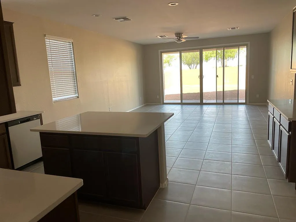 4 bed, 1720 sqft, $1,999 — Photo 3
