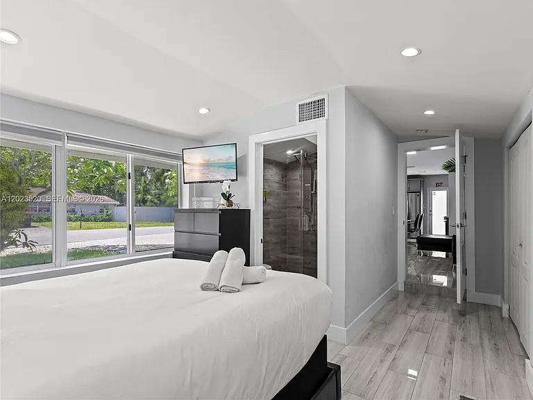 1431 SW 29th St — Photo 14