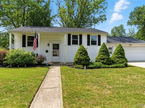 112 Brookwood Dr, Hamburg, NY 14075