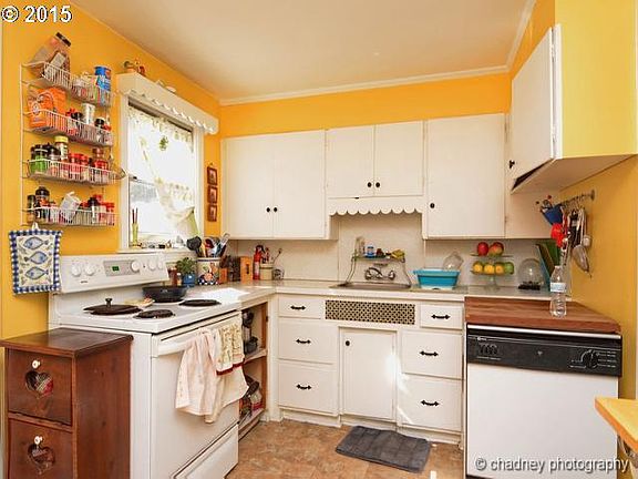 3rd image of 3805 E Evergreen Blvd