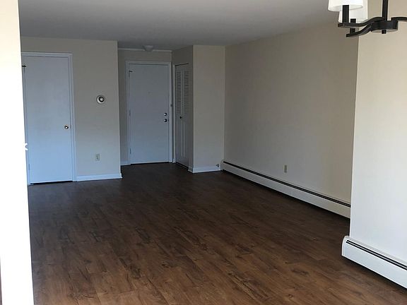 2nd image of 106 Farmington Ave APT 1