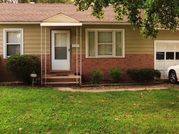 655 N 38th St, Belleville, IL 62226