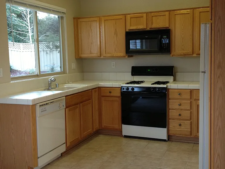 1136 Barnswood Loop — Photo 4