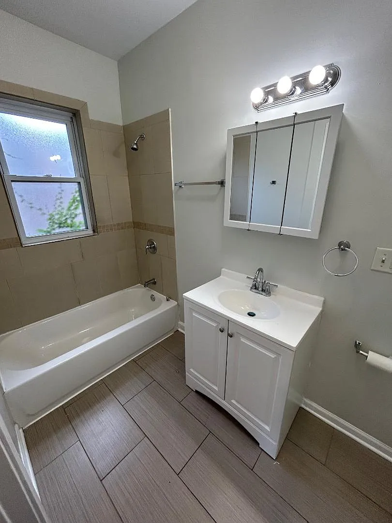 6045 S Rhodes Ave - 6045 S Rhodes #1R — Photo 3