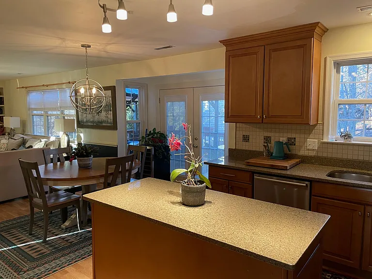 1208 Dunlora Dr — Photo 9