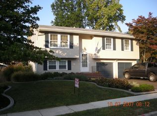 1714 Fallsway Dr, Crofton, MD 21114