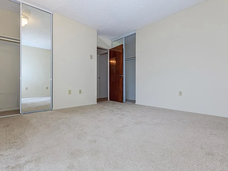 Riviera Vista Apartments — Photo 34