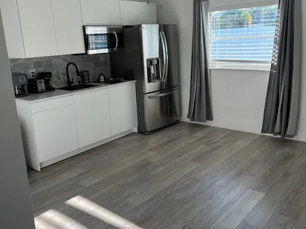 2300 NE 11th Ave, Wilton Manors, FL 33305