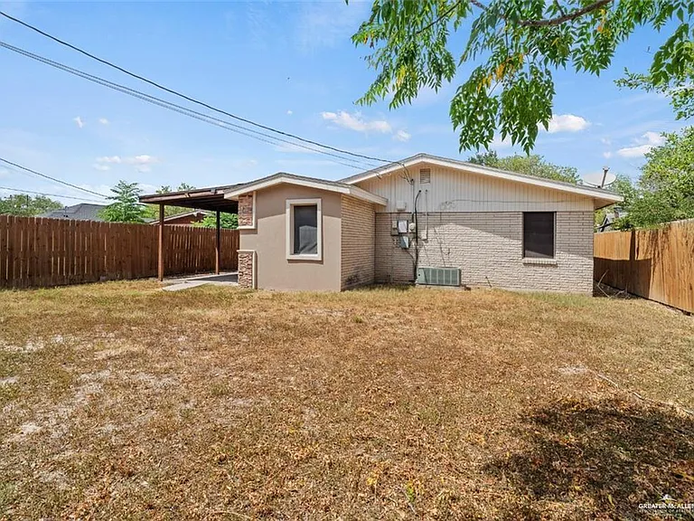 1014 E Peter St — Photo 17