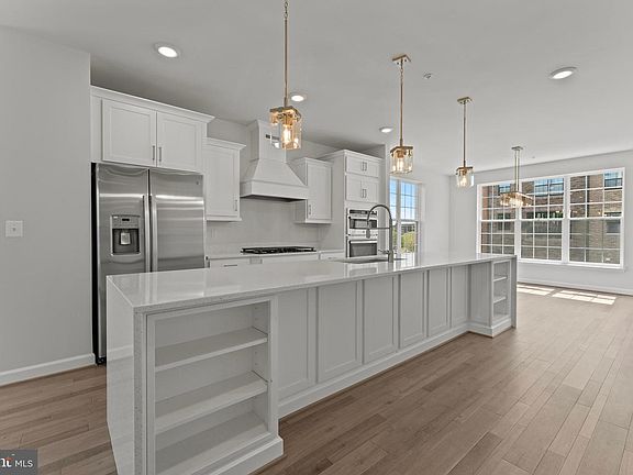 5th image of 612 Catamaran Way