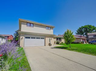 1510 W Russell Ct, Arlington Heights, IL 60005