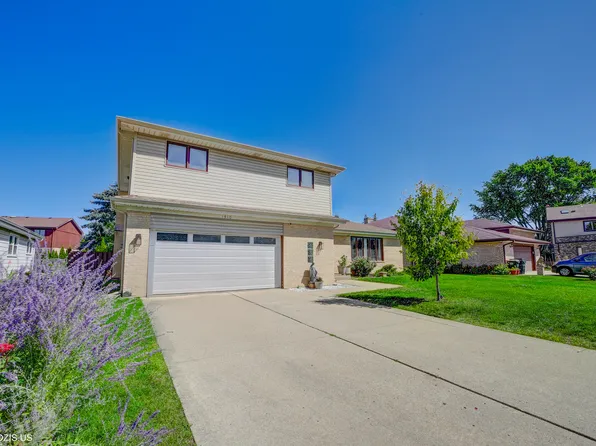 1510 W Russell Ct, Arlington Heights, IL 60005