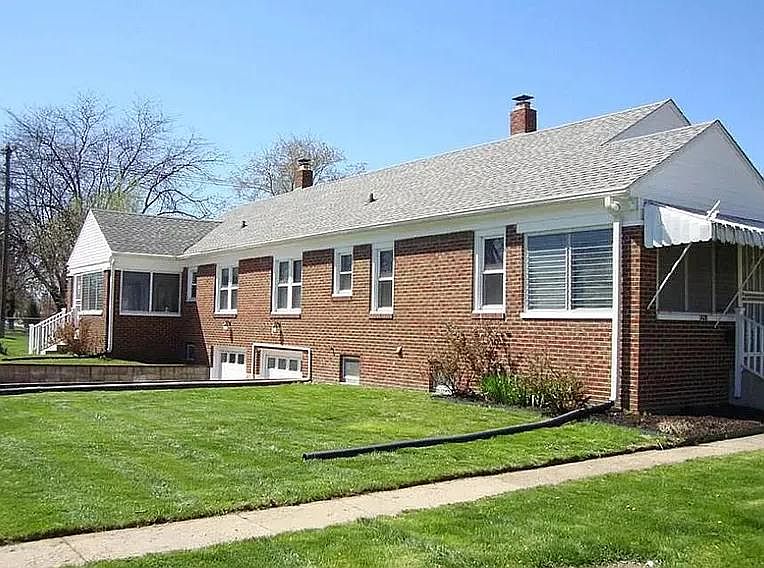 1st image of 1550 N Hawthorne Ln