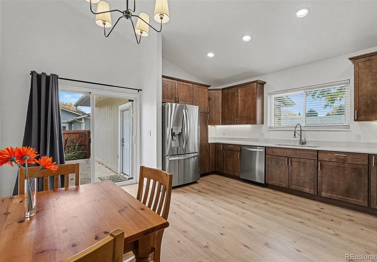 4 bed, 4.0 bath, 1944 sqft, $3,450 — Photo 4