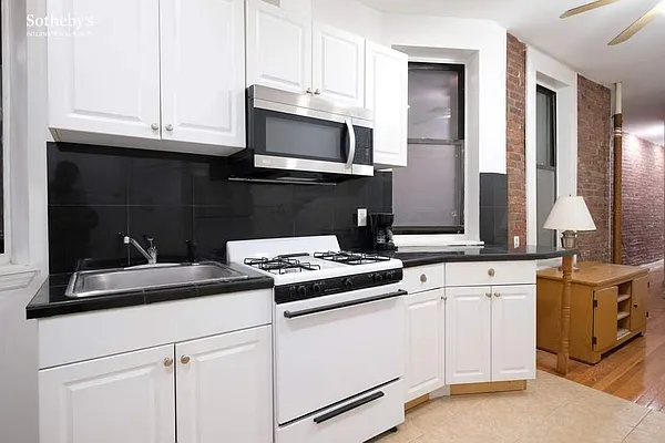 Rented by Sotheby's International Realty | media 18