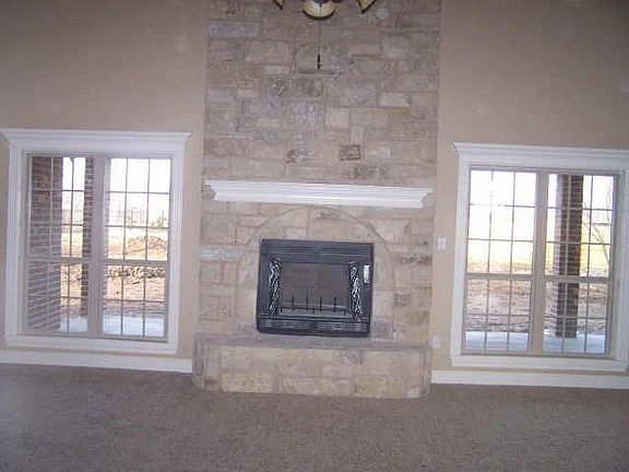 4th image of 402 Apple Blossom Dr