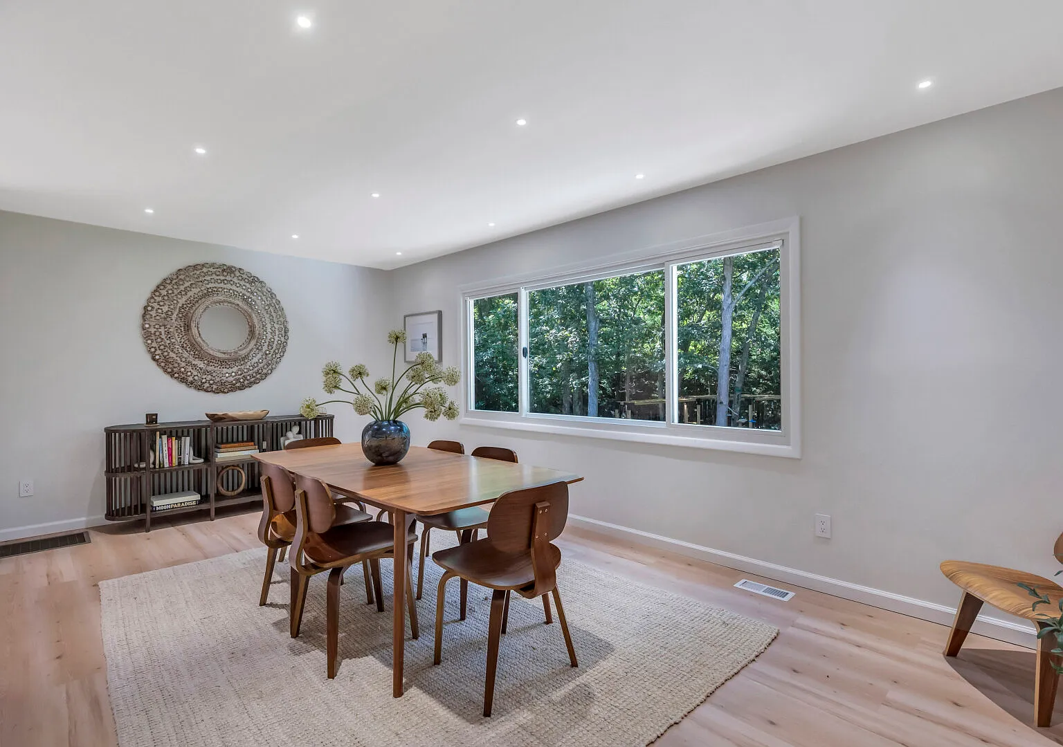 Recently Renovated Southampton Home, Modern Design — Photo 4