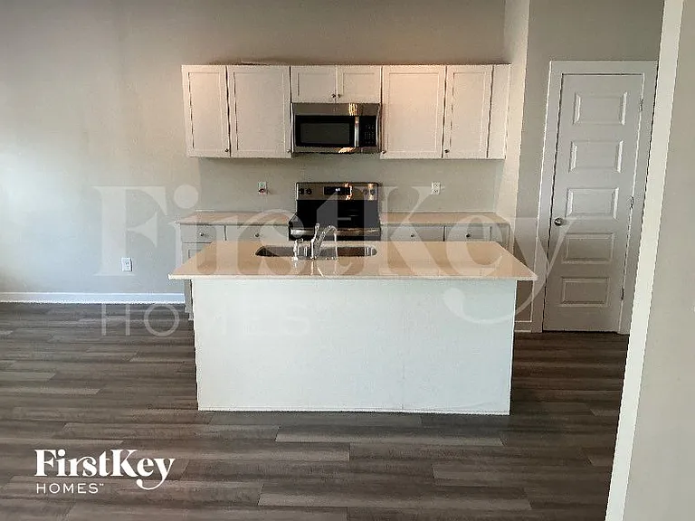 300 Avalon Way — Photo 6