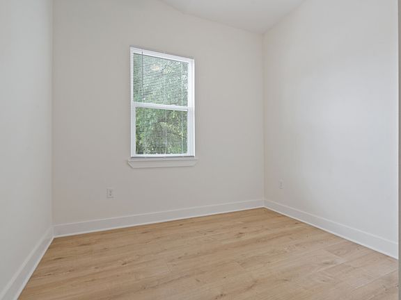 5th image of 418 N C St