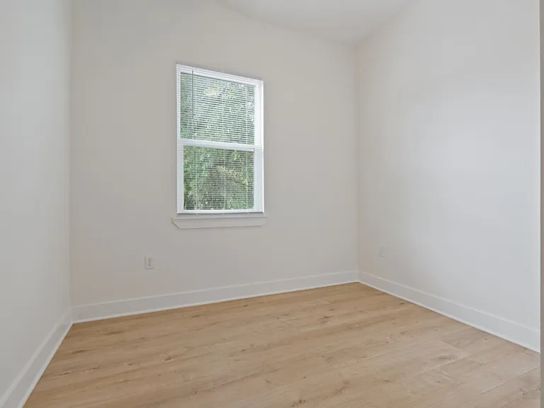 418 N C St — Photo 5