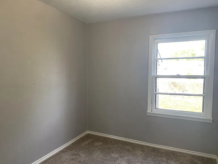 713 Chris Ave — Photo 4