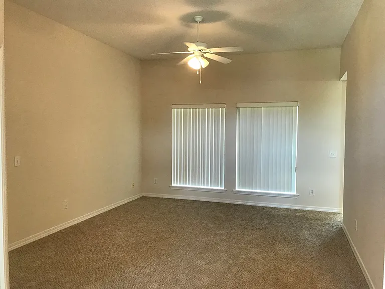 2642 Hidden Creek Dr — Photo 3