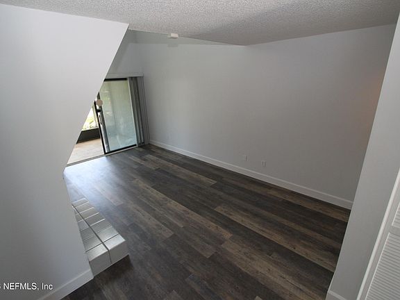 5th image of 9360 CRAVEN Road #1404
