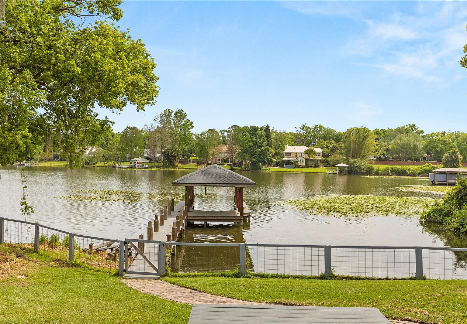 3 bed, 2300 sqft, $4,500 — Photo 4