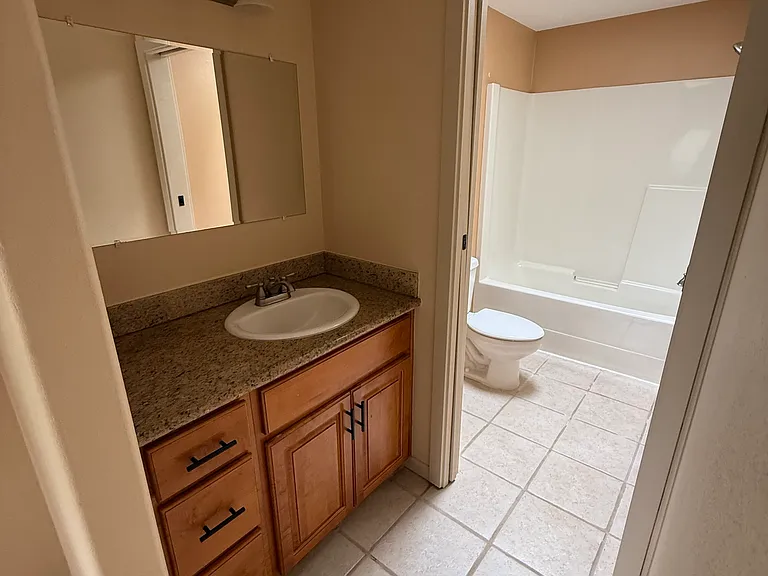 2105 NE Cleveland Ave — Photo 16
