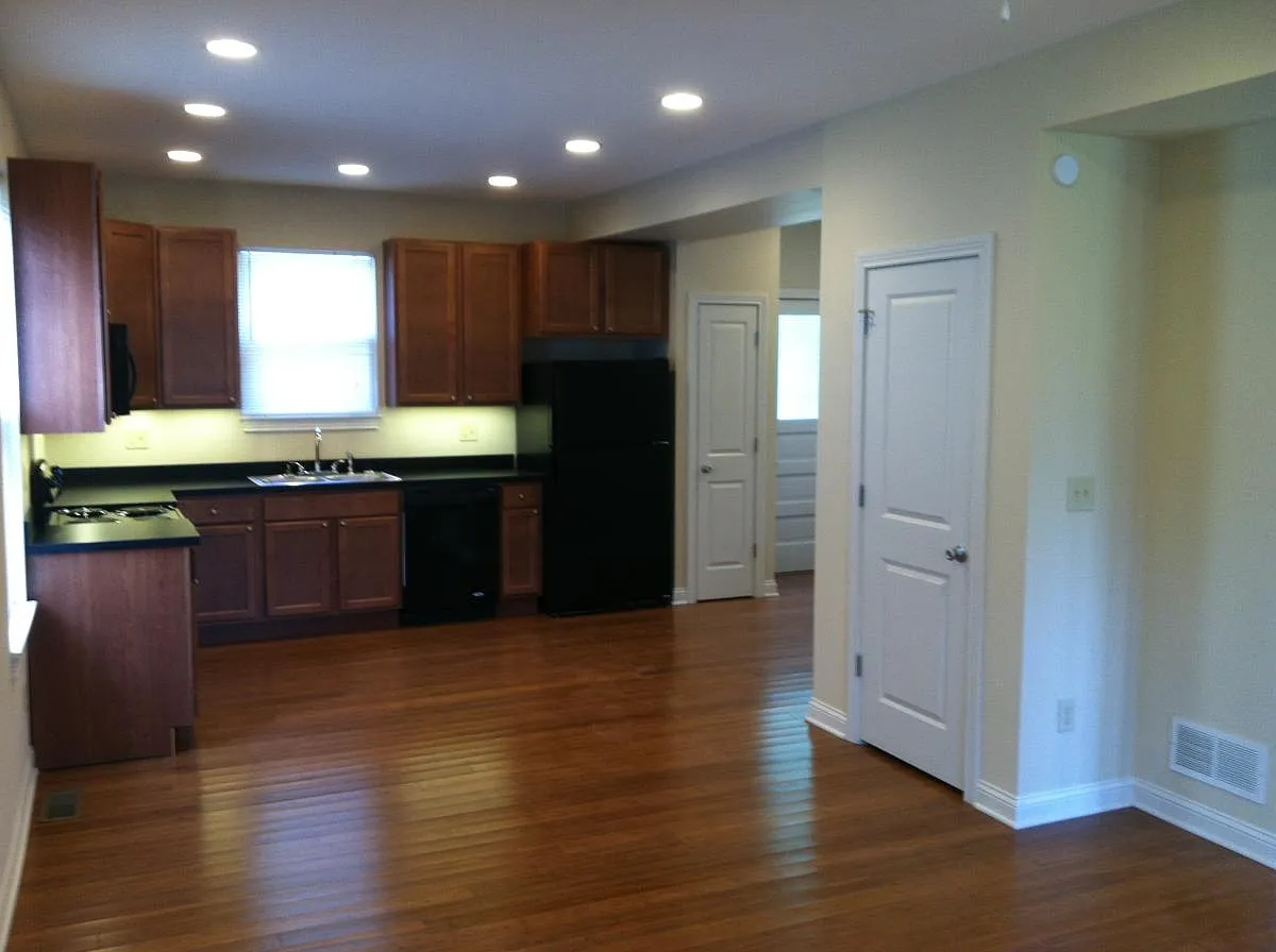 4 bed, 2.5 bath, $3,200 — Photo 3
