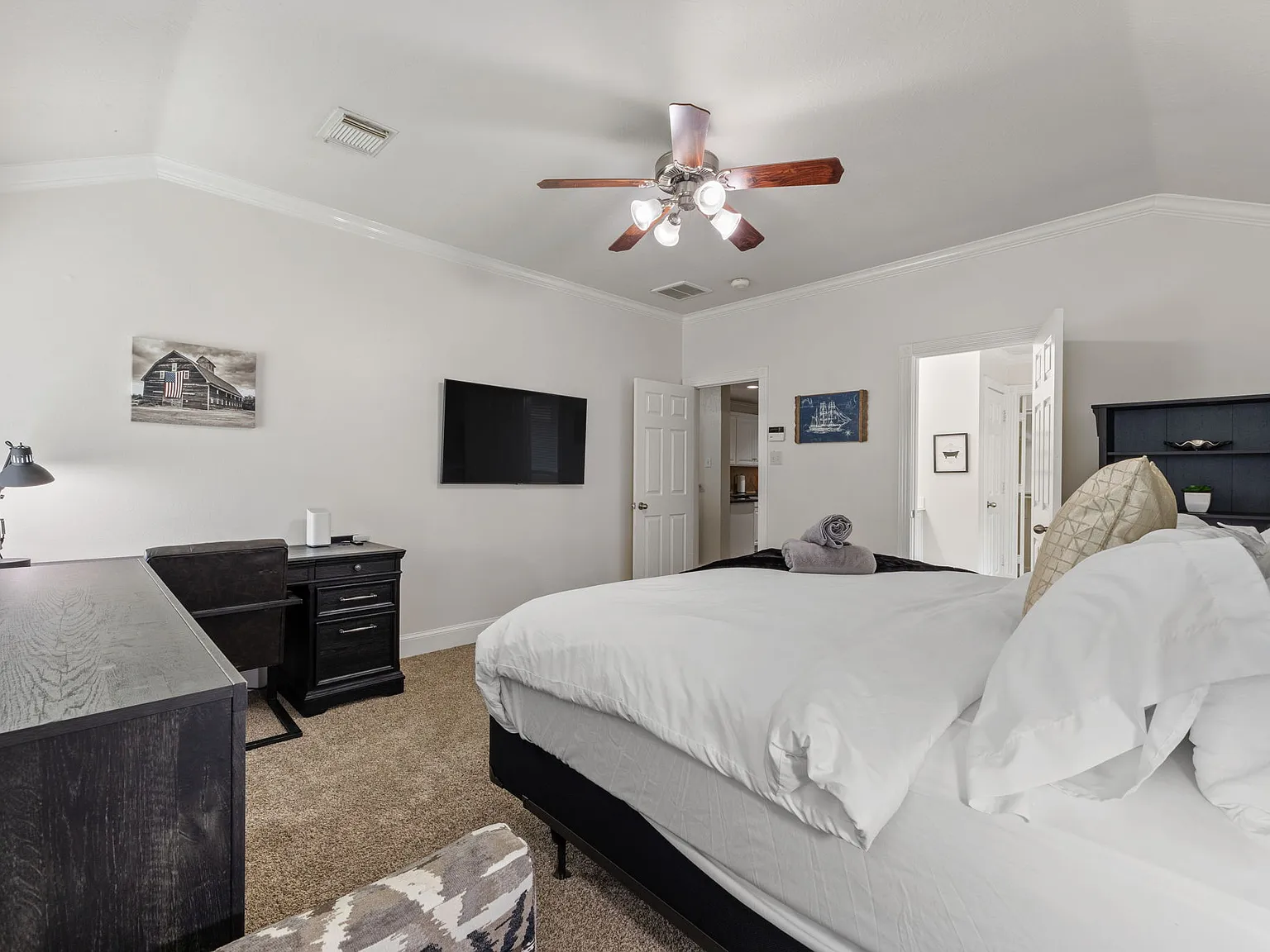 3 bed, 1666 sqft, $3,950 — Photo 3