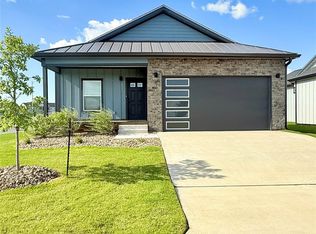 2031 Applewood Dr, Lockhart, TX 78644